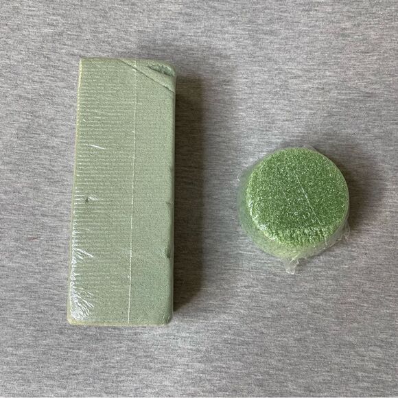 Dry A Sec Floral Bouquet Arrangement Foam 2 PCS. Set - Picture 3 of 3